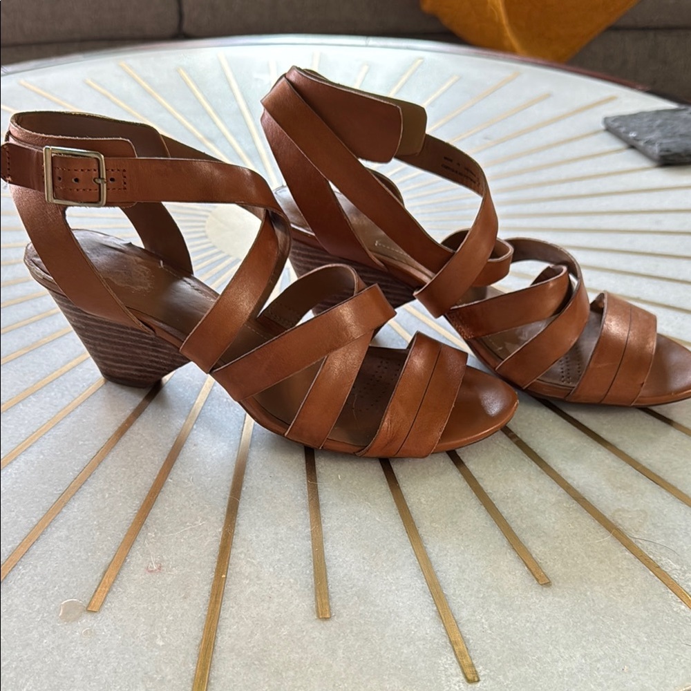 Clark’s Artisan Estelle Women's leather Tan Strappy Sandals 10